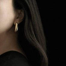 Load image into Gallery viewer, COMMON MUSE Ines Elongated Earrings ゴールド シルバー ドロップ ピアス
